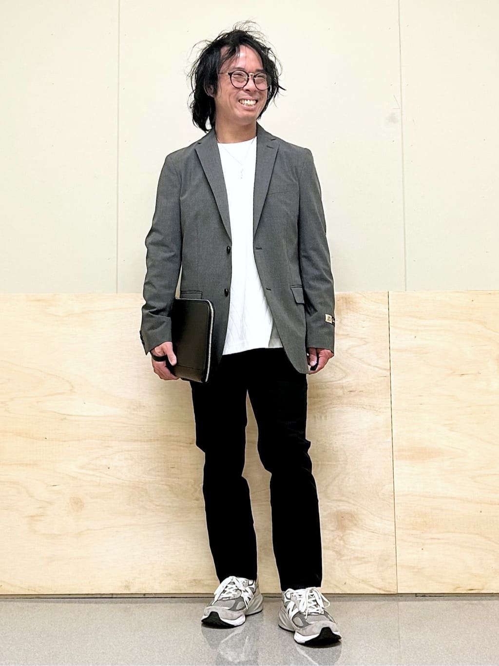 KENJI Iさんの「THE SHOP TK｜【オールシーズン穿ける！】7DAYSストレッチへリンボンパンツ　ON&hArr;OFF兼用」を使ったコーディネート