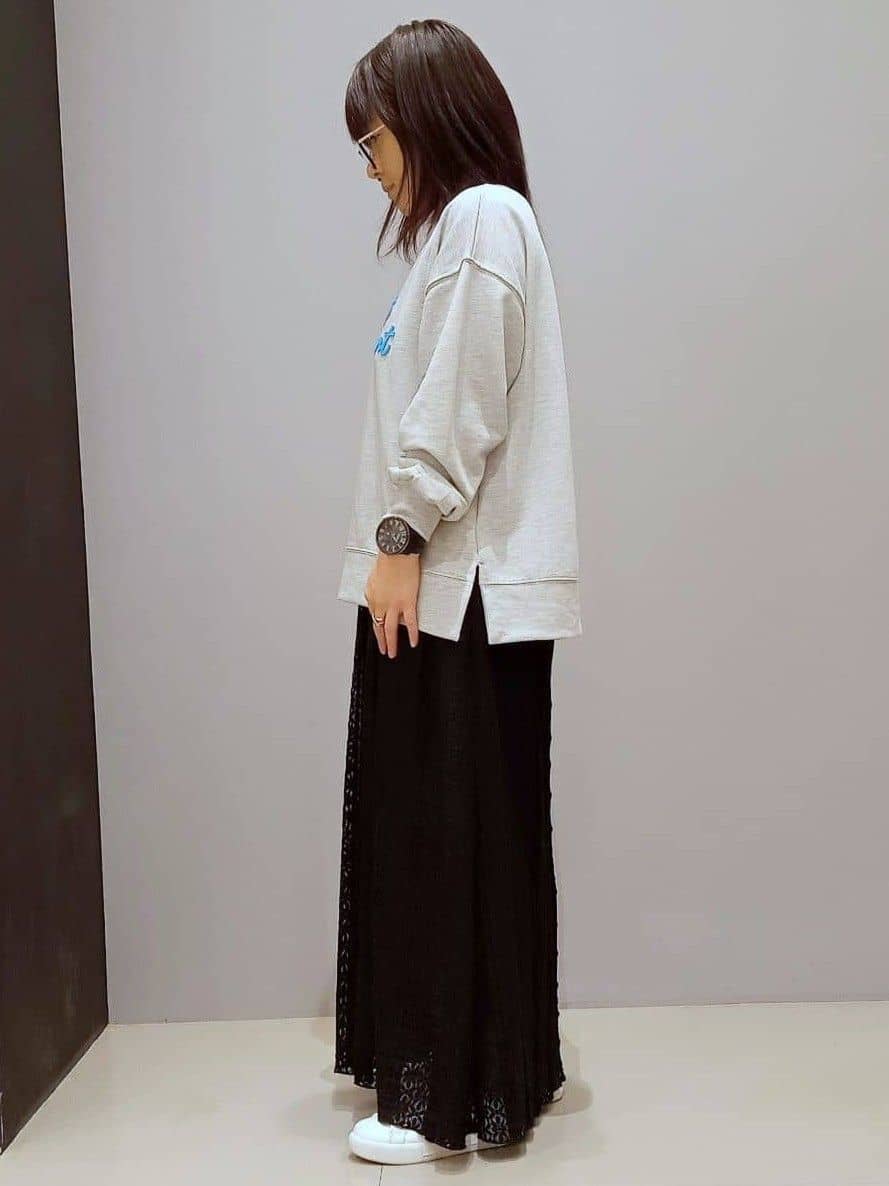 yukaさんの「THE SHOP TK｜◆【アソート】裏毛ロゴプルオーバー/洗える」を使ったコーディネート