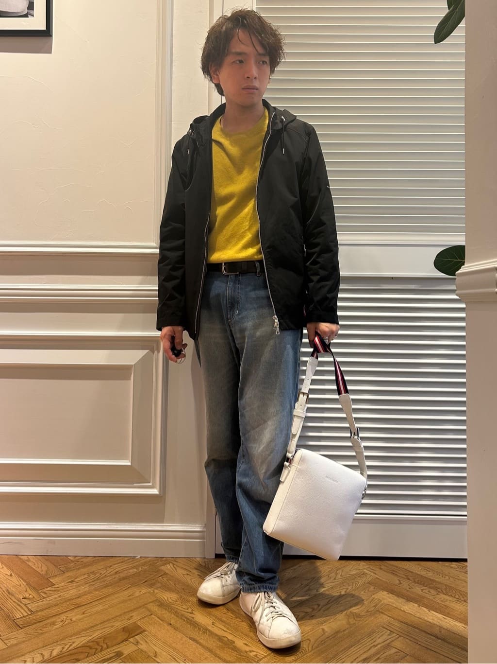 須田　慎二郎さんの「DRESSTERIOR｜【撥水仕様】シュリンクレザー ショルダーバッグ」を使ったコーディネート