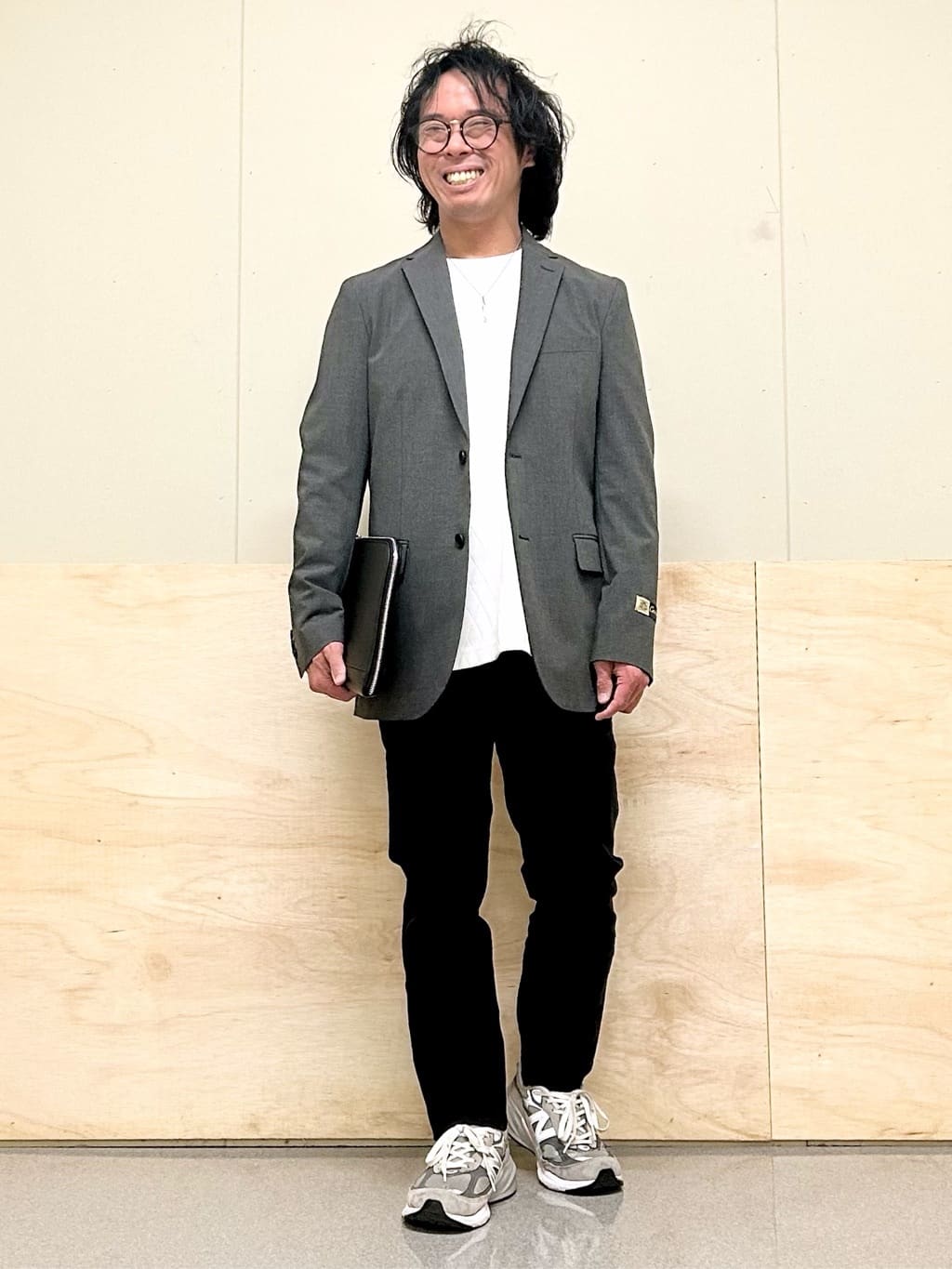 KENJI Iさんの「THE SHOP TK｜【オールシーズン穿ける！】7DAYSストレッチへリンボンパンツ　ON&hArr;OFF兼用」を使ったコーディネート
