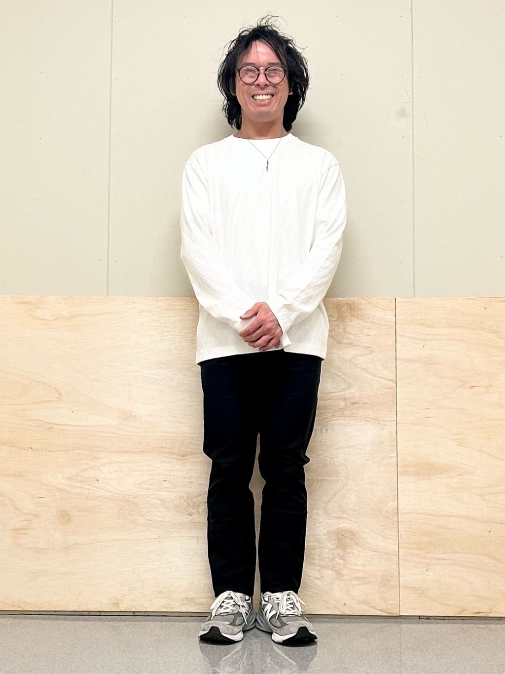 KENJI Iさんの「THE SHOP TK｜【オールシーズン穿ける！】7DAYSストレッチへリンボンパンツ　ON&hArr;OFF兼用」を使ったコーディネート