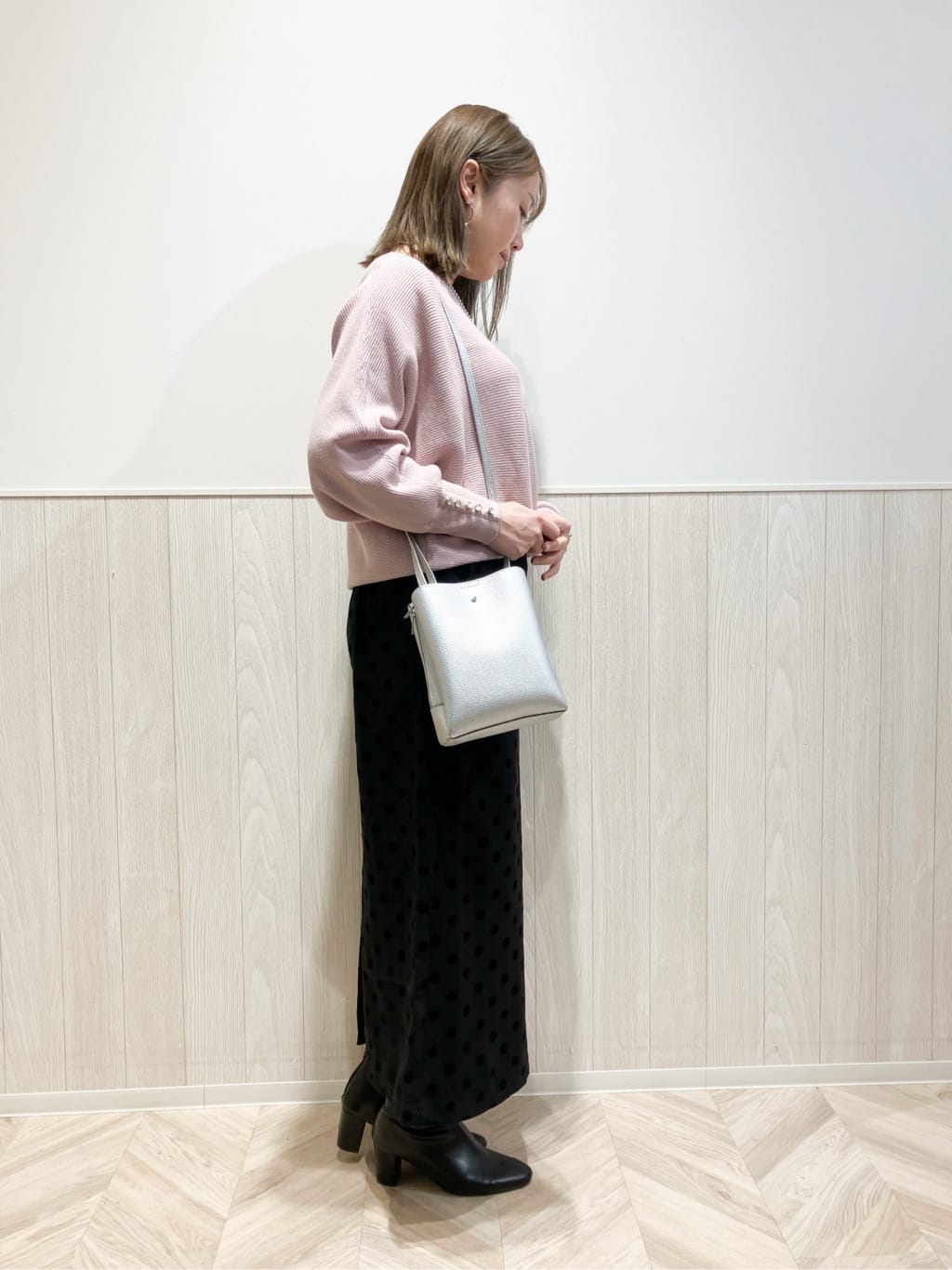 shokoさんの「SHOO･LA･RUE｜◆【洗える】大人の上品コーデに お袖ビジュー釦付きリブドルマンニット」を使ったコーディネート