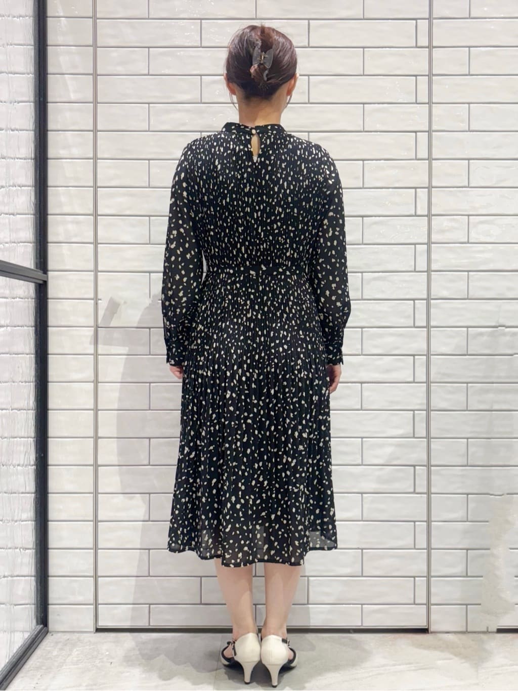ranさんの「OPAQUE.CLIP｜◆ベルト付きプリーツフレアワンピース【洗濯機洗い可／防シワ】」を使ったコーディネート