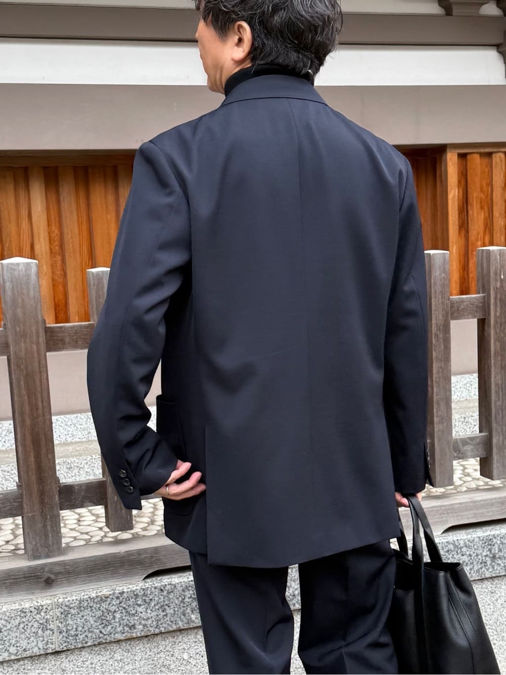 デザイナーTAKEman さんの「TAKEO KIKUCHI｜◆【便利なサイズ感】ドライビング　トートバッグ」を使ったコーディネート