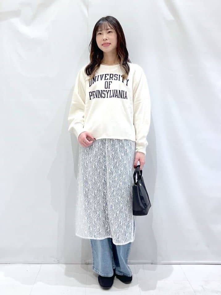 komaさんの「OPAQUE.CLIP｜◆カレッジロゴ スウェットプルオーバー」を使ったコーディネート