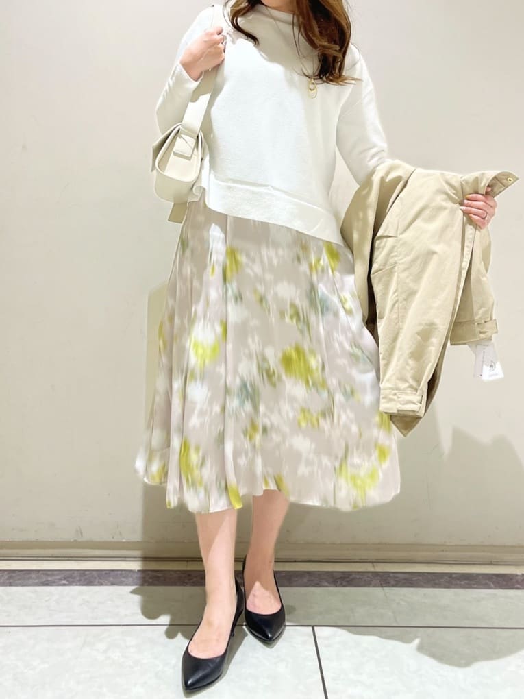 sattoさんの「UNTITLED｜◆【後ろウエストゴム/花柄】ぼかしフラワー プリントスカート」を使ったコーディネート