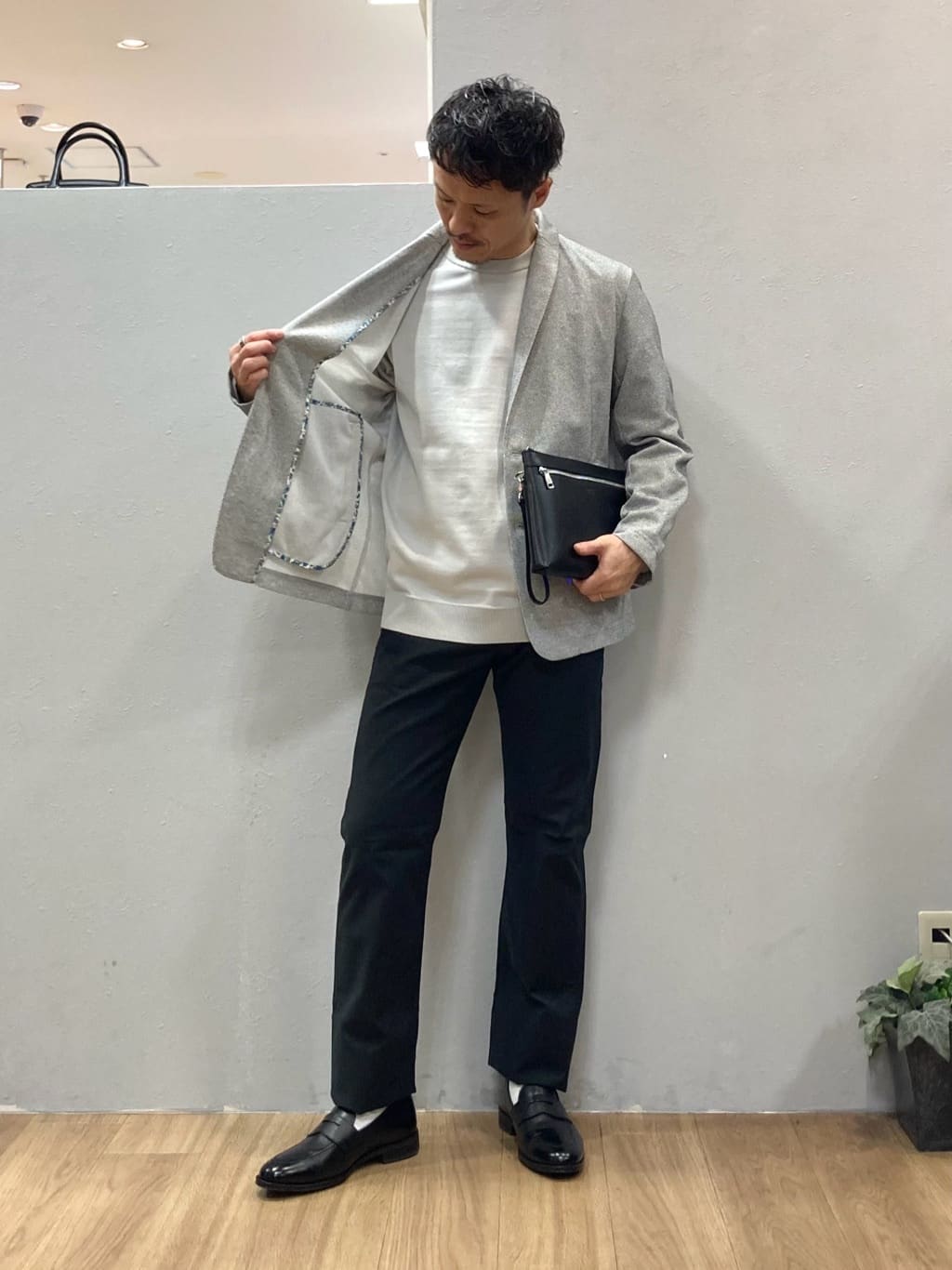 シュンさんの「TAKEO KIKUCHI｜【Made in JAPAN】播州織 ストレッチ パンツ」を使ったコーディネート