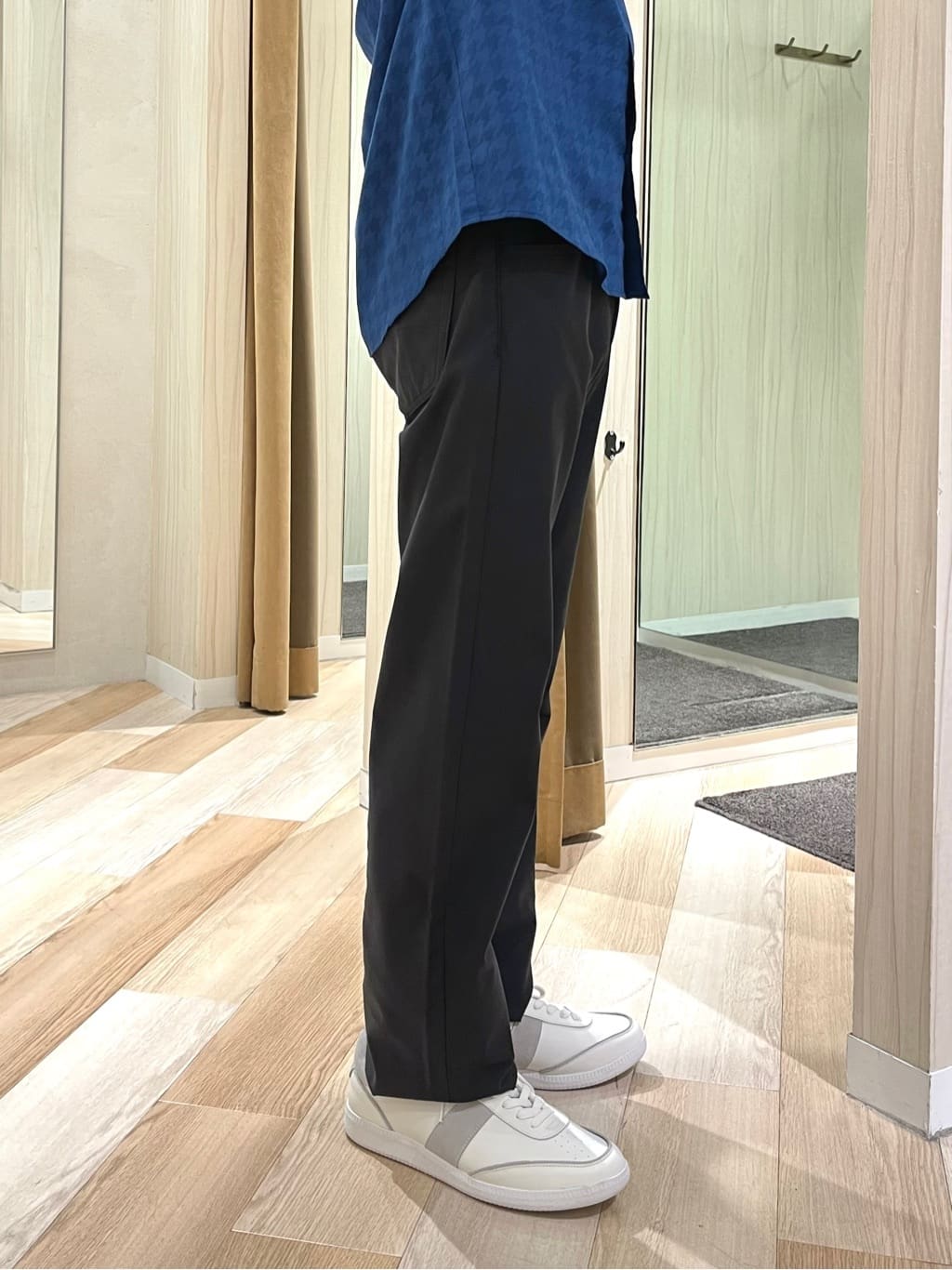 URAさんの「TAKEO KIKUCHI｜【Made in JAPAN】播州織 ストレッチ パンツ」を使ったコーディネート