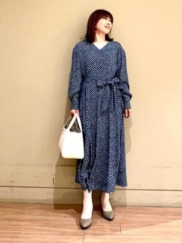 Juneさんの「UNTITLED｜◆【きれいめ／オフィス】スクエアジオメトリック柄ワンピース」を使ったコーディネート