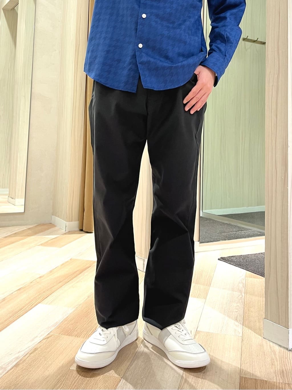 URAさんの「TAKEO KIKUCHI｜【Made in JAPAN】播州織 ストレッチ パンツ」を使ったコーディネート