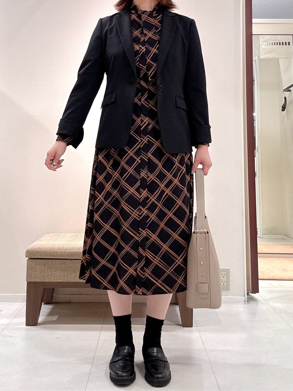 YUIさんの「UNTITLED｜【洗える通勤スーツ】レジェールギャバ ストレッチテーラードジャケット」を使ったコーディネート