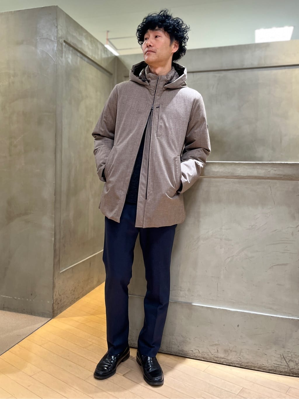 mutoさんの「TAKEO KIKUCHI｜【DOWN FABRIC】ダウンファブリック ドレスパンツ / セットアップ対応」を使ったコーディネート