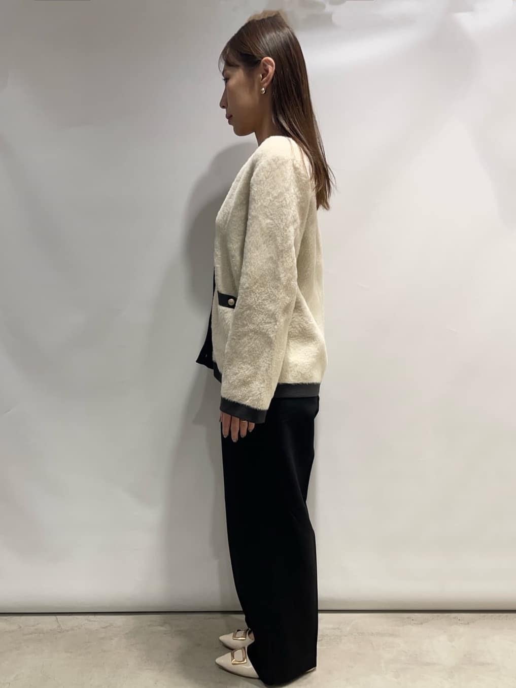 sayaさんの「OPAQUE.CLIP｜◆フェザーヤーン配色Vネックカーディガン【洗濯機洗い可】」を使ったコーディネート