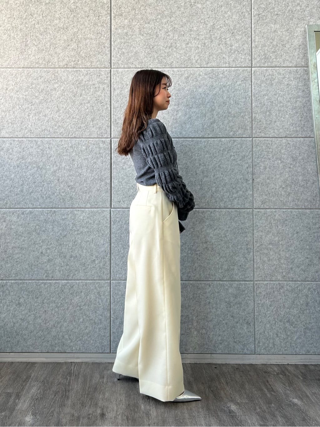 ishikawaさんの「CODE A｜gathered sleeves knit」を使ったコーディネート