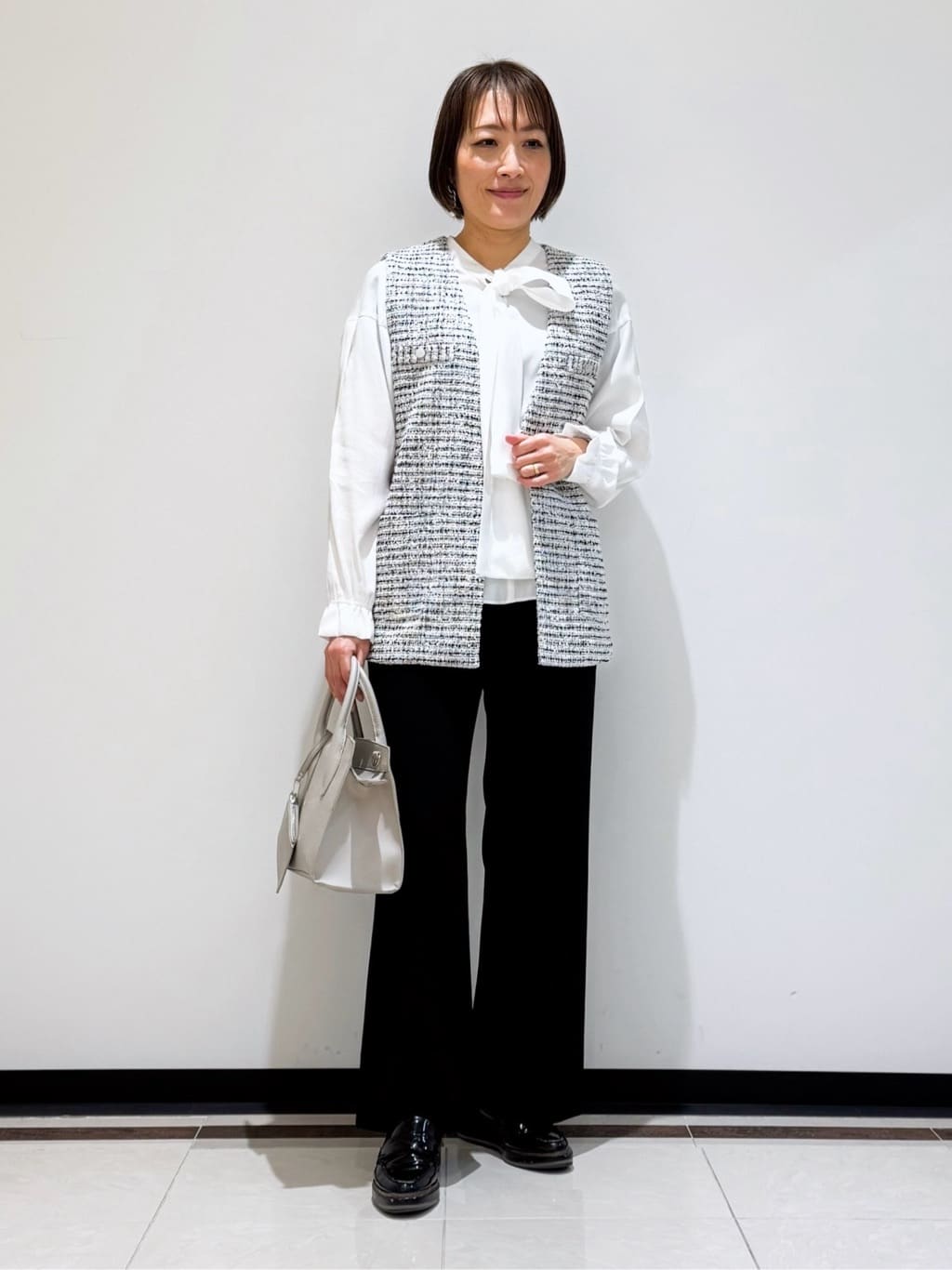 mikaさんの「INDIVI｜【洗える／UVケア／スーツ】ストレッチノーカラージャケット」を使ったコーディネート
