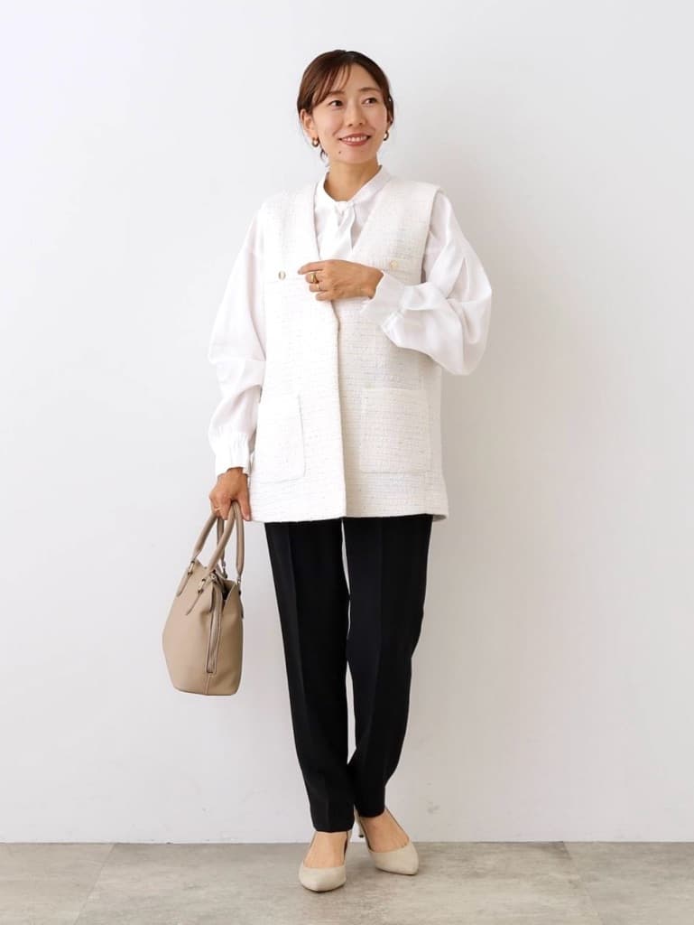 YUさんの「INDIVI｜◆【2点セット／UVケア】ツイードジレ＆ボウタイブラウス カセット服」を使ったコーディネート