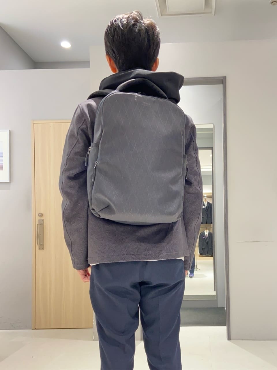 わいずみさんの「TAKEO KIKUCHI｜【多機能・軽量】シャドーライン リュック」を使ったコーディネート