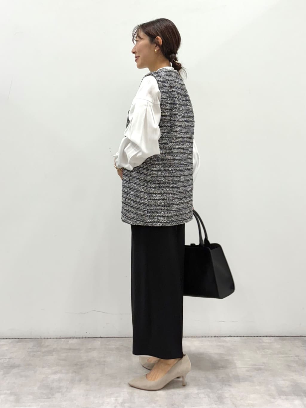 YUさんの「INDIVI｜◆【2点セット／UVケア】ツイードジレ＆ボウタイブラウス カセット服」を使ったコーディネート