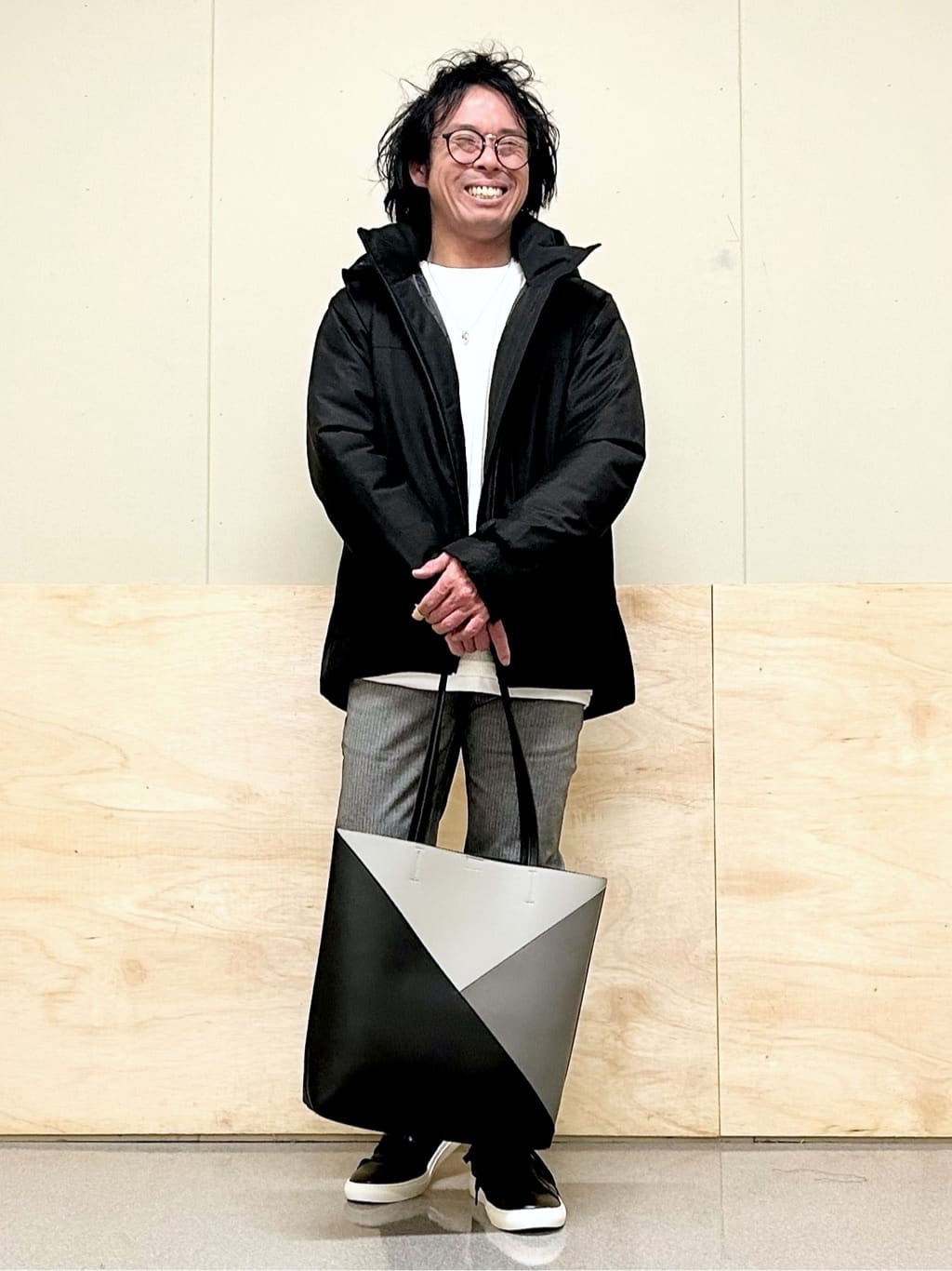 KENJI Iさんの「THE SHOP TK｜【オールシーズン穿ける！】7DAYSストレッチへリンボンパンツ　ON&hArr;OFF兼用」を使ったコーディネート