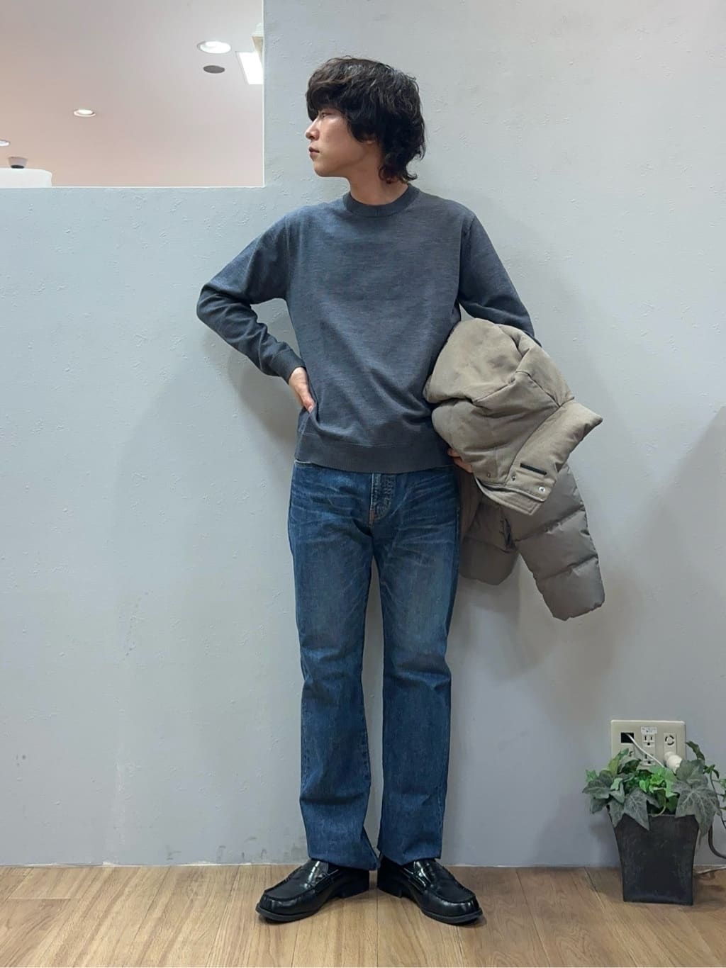 Uさんの「TAKEO KIKUCHI｜【モンスターストレッチ】日本製 ウォッシュド デニムパンツ」を使ったコーディネート