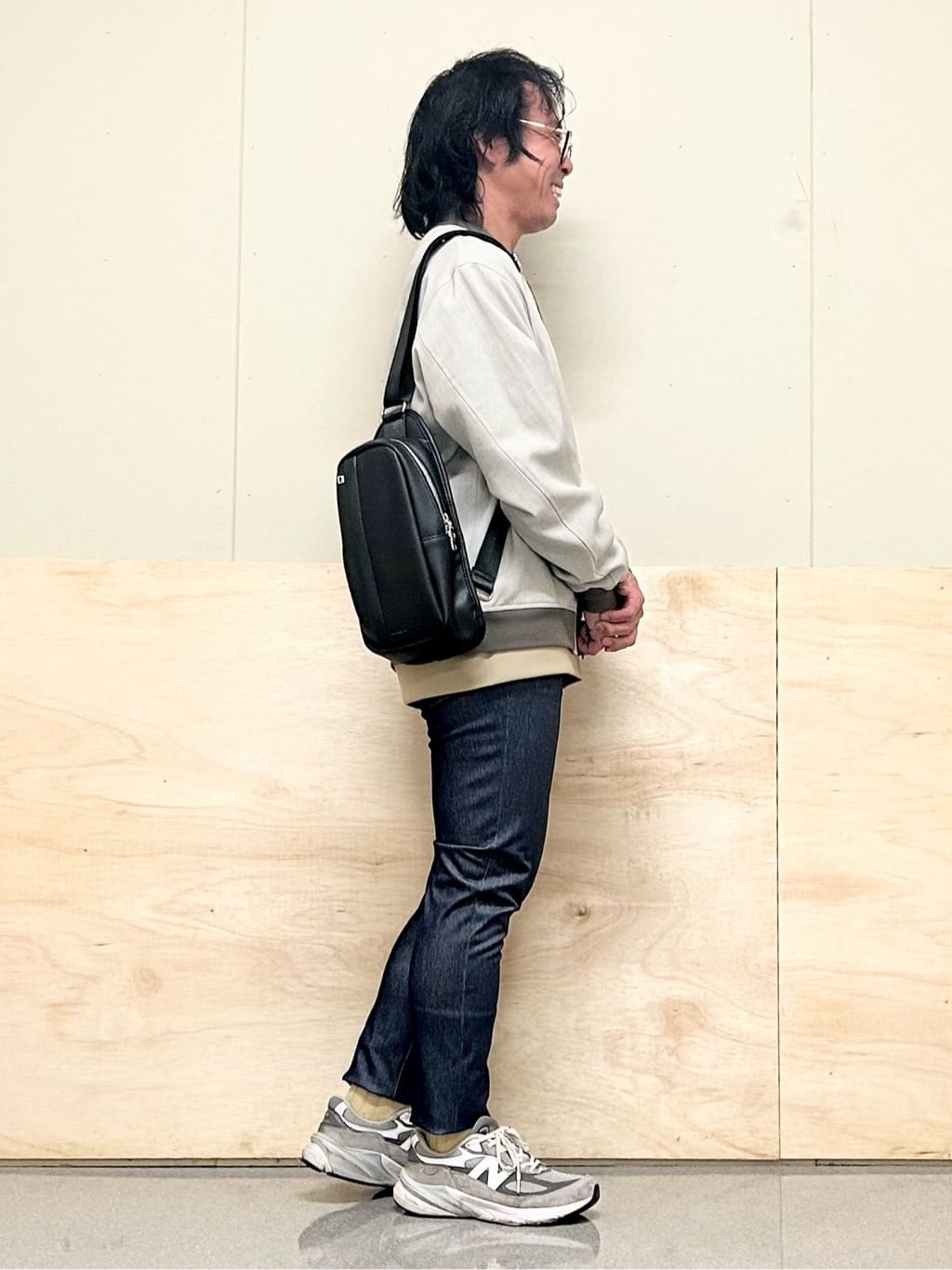 KENJI Iさんの「THE SHOP TK｜【ご好評につき再入荷！！】サフィアーノ切替えボディバック」を使ったコーディネート