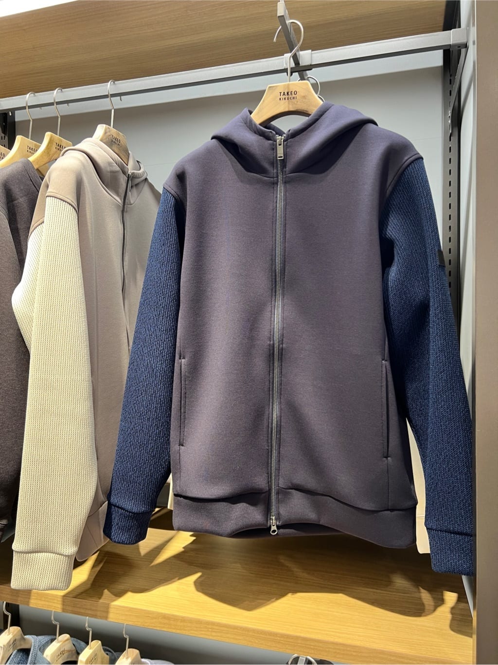 SHOOさんの「TAKEO KIKUCHI｜【モンスターストレッチ】日本製 ウォッシュド デニムパンツ」を使ったコーディネート