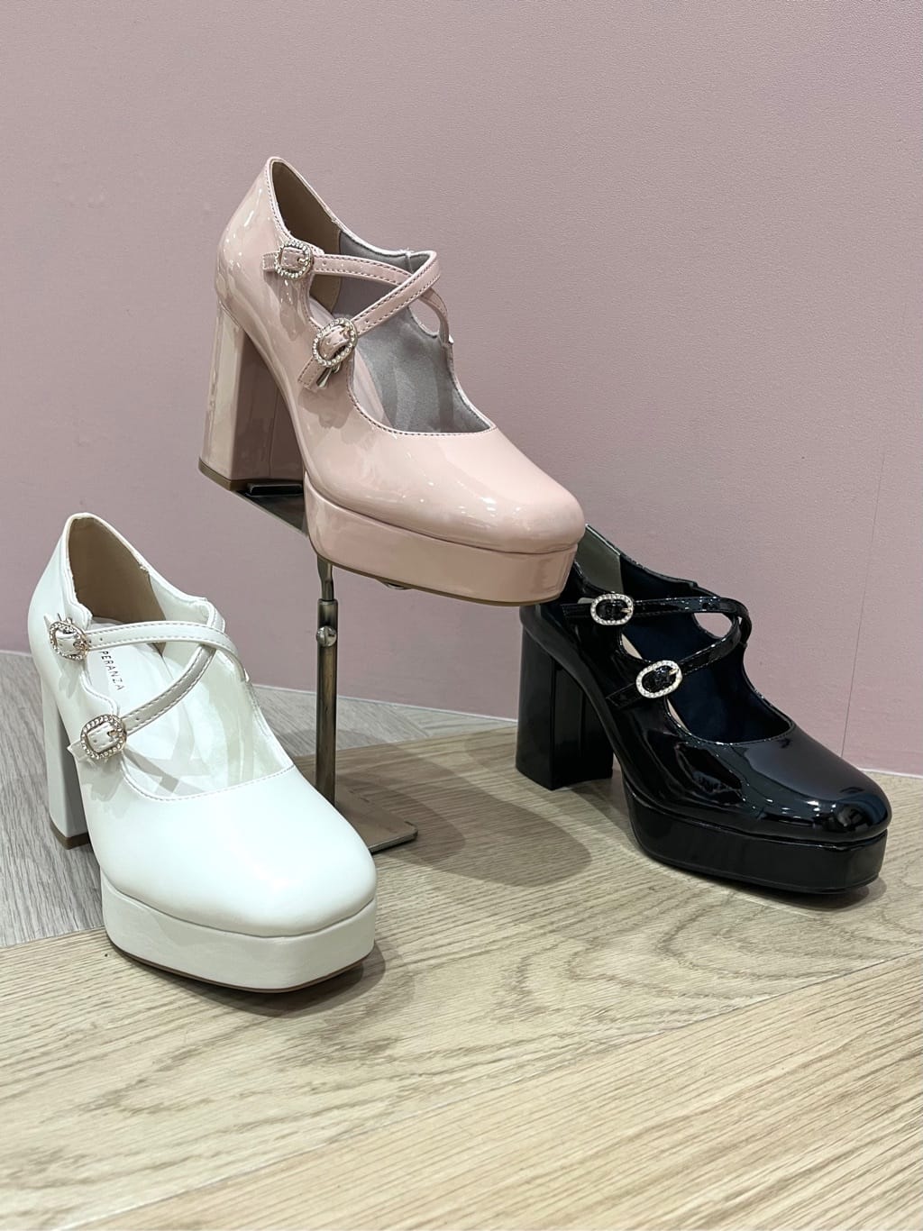 RISAさんの「ESPERANZA｜クロスダブルバックル厚底パンプス 結婚式二次会 パーティー 25SS」を使ったコーディネート