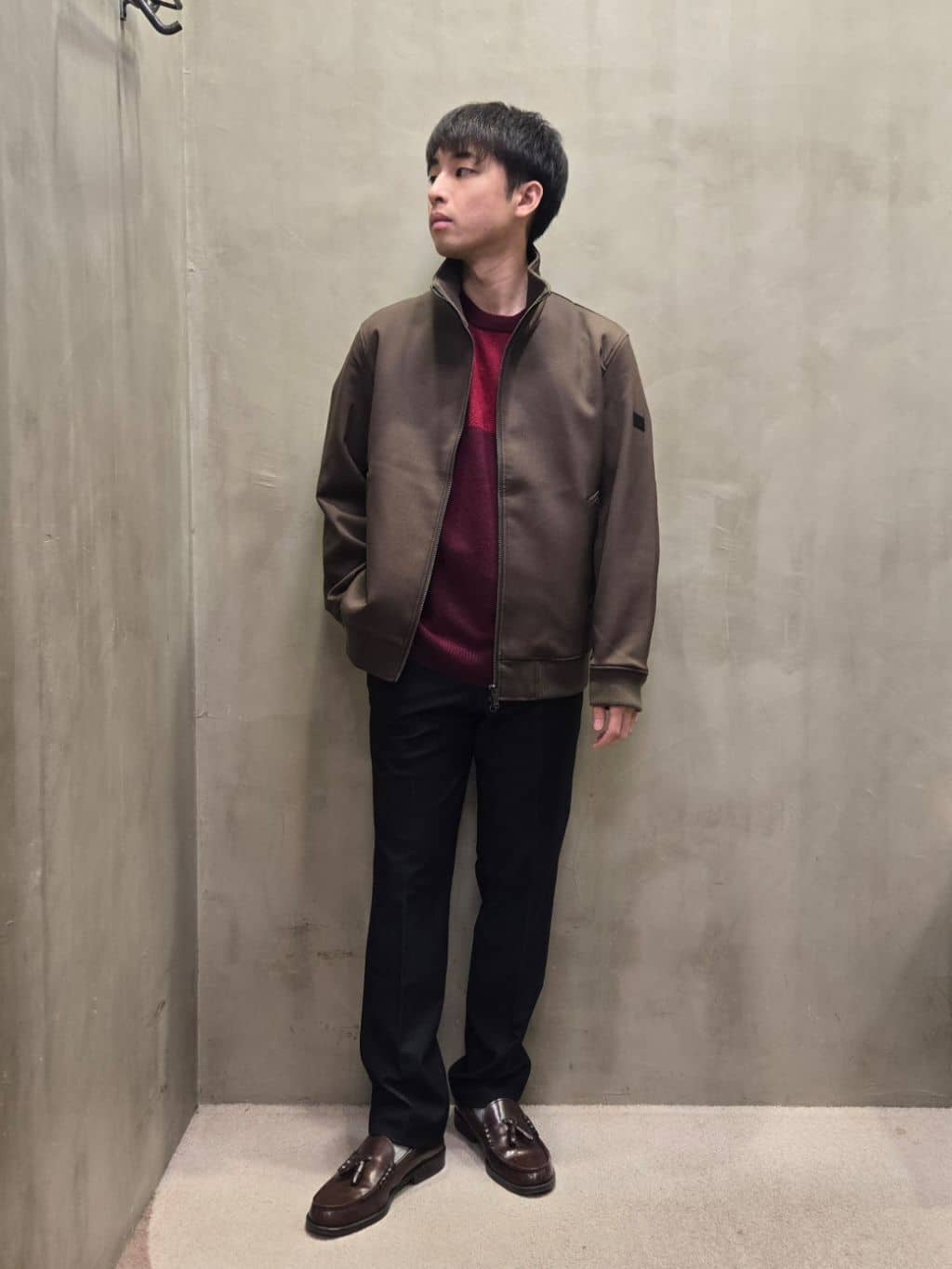 白木駆さんの「TAKEO KIKUCHI｜【ONOFF対応】TRダブルニット ストレッチパンツ」を使ったコーディネート