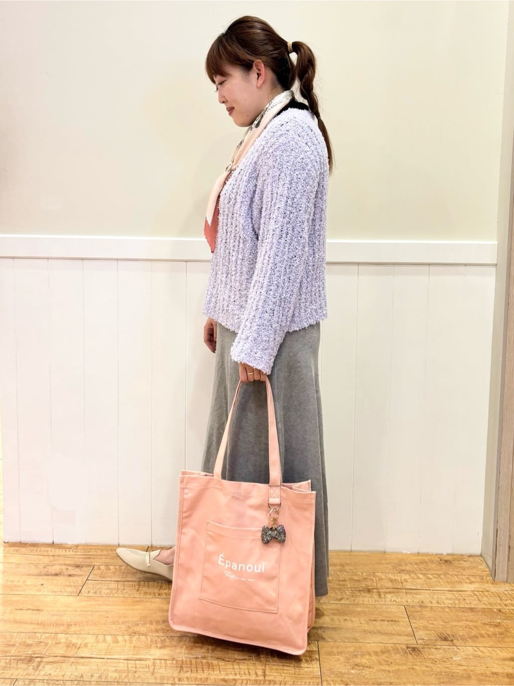 ハチさんの「SHOO･LA･RUE｜◆程よくエアリー テープヤーンニット」を使ったコーディネート