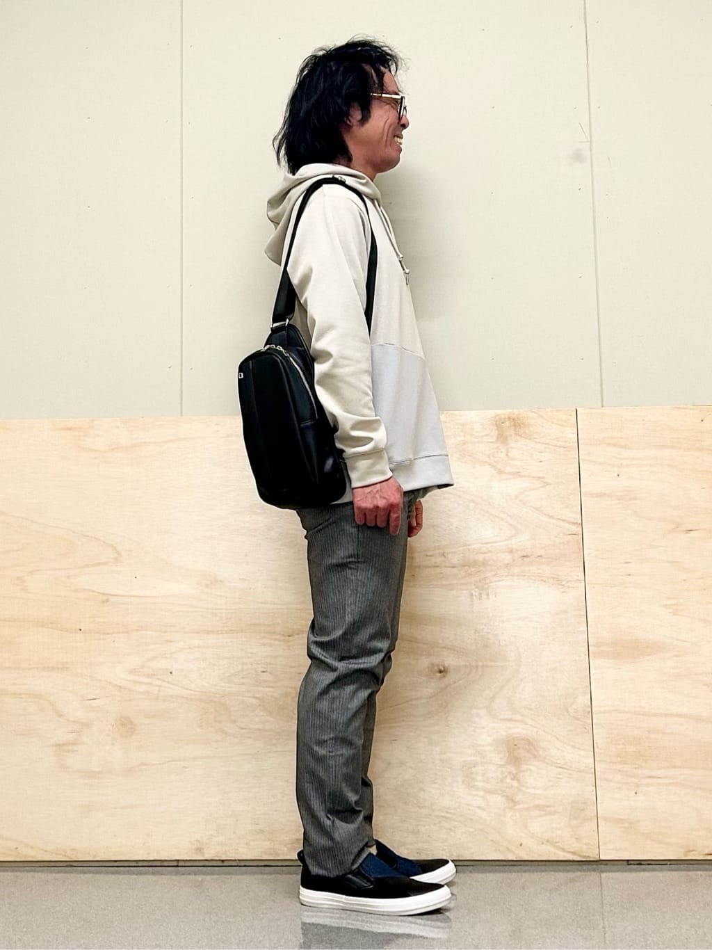 KENJI Iさんの「THE SHOP TK｜【オールシーズン穿ける！】7DAYSストレッチへリンボンパンツ　ON&hArr;OFF兼用」を使ったコーディネート