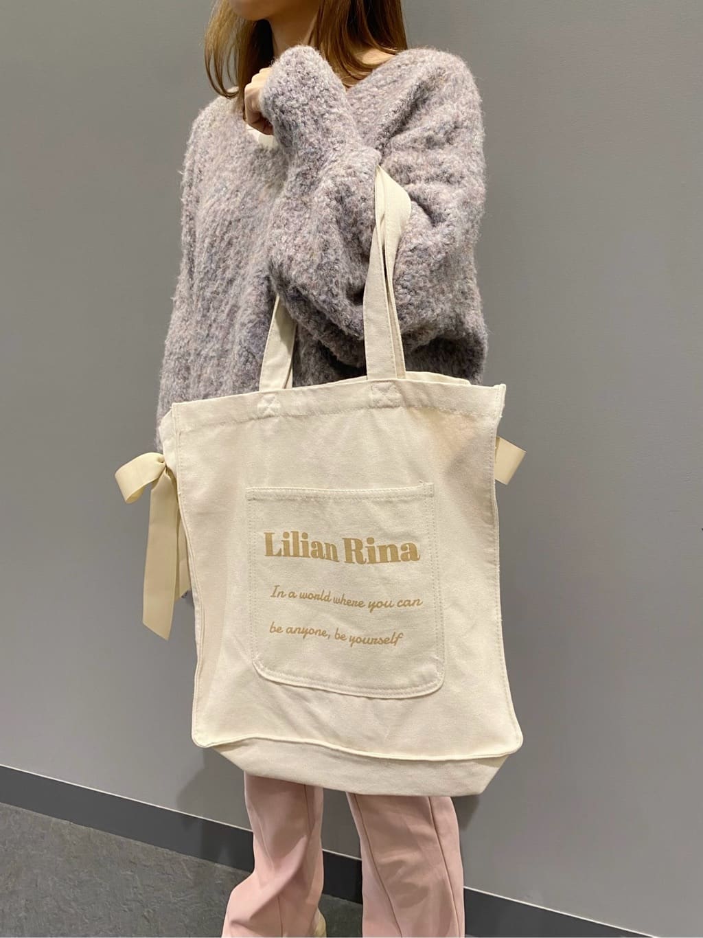 hiraさんの「ESPERANZA｜推し活にもぴったり！リリアンリーナサイドリボントートバッグ」を使ったコーディネート