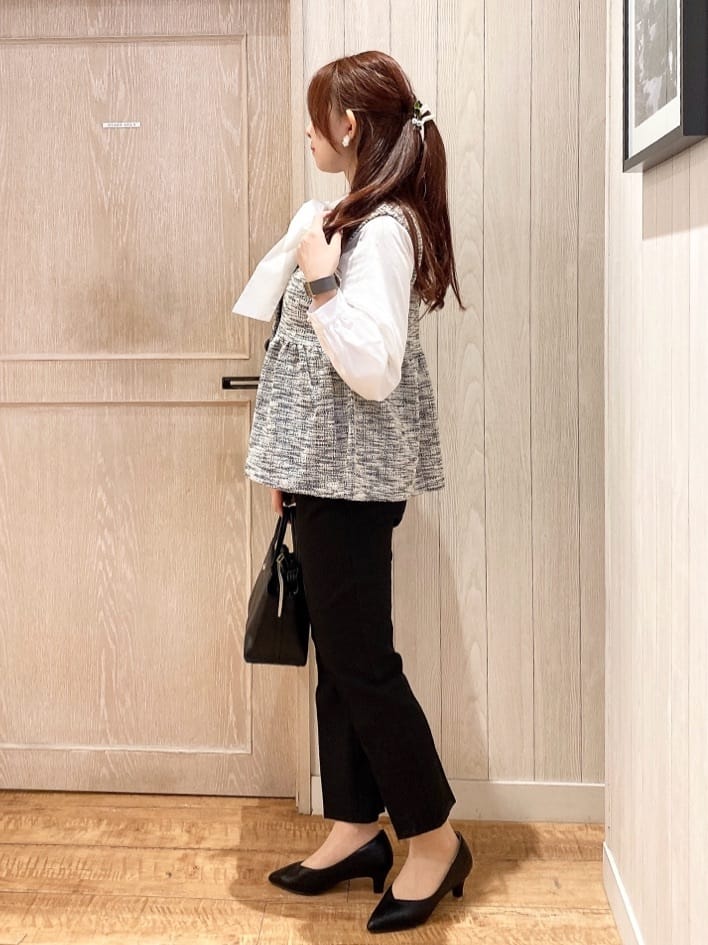 miiさんの「SHOO･LA･RUE｜◆【通勤/セレモニー】Vカットデザインで足が美しく見える ベーシック5cmパンプス」を使ったコーディネート