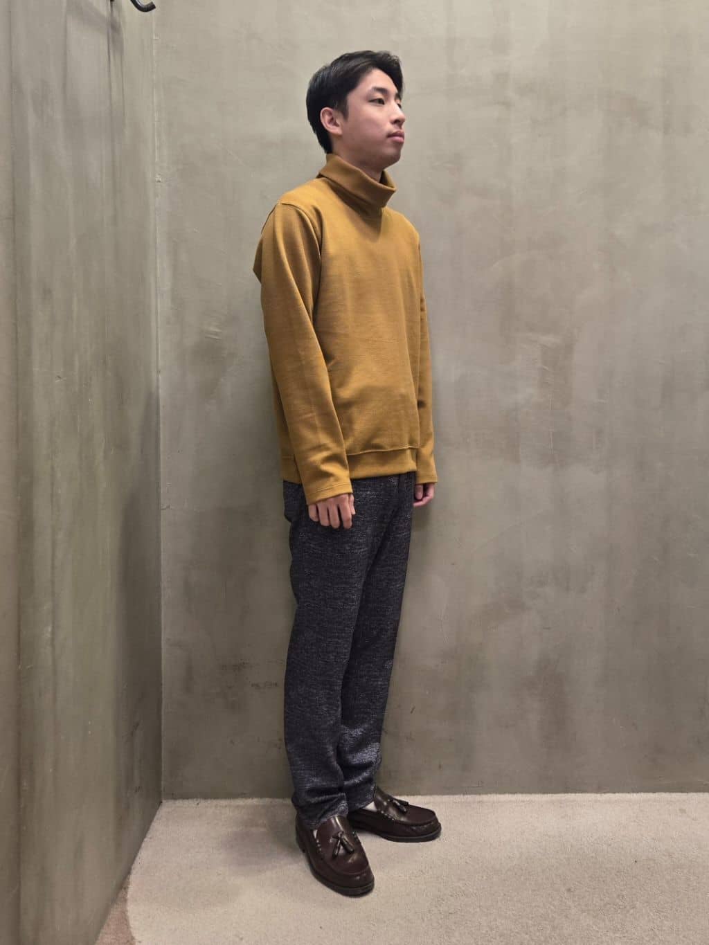 白木駆さんの「TAKEO KIKUCHI｜【ONOFF対応】TRダブルニット ストレッチパンツ」を使ったコーディネート