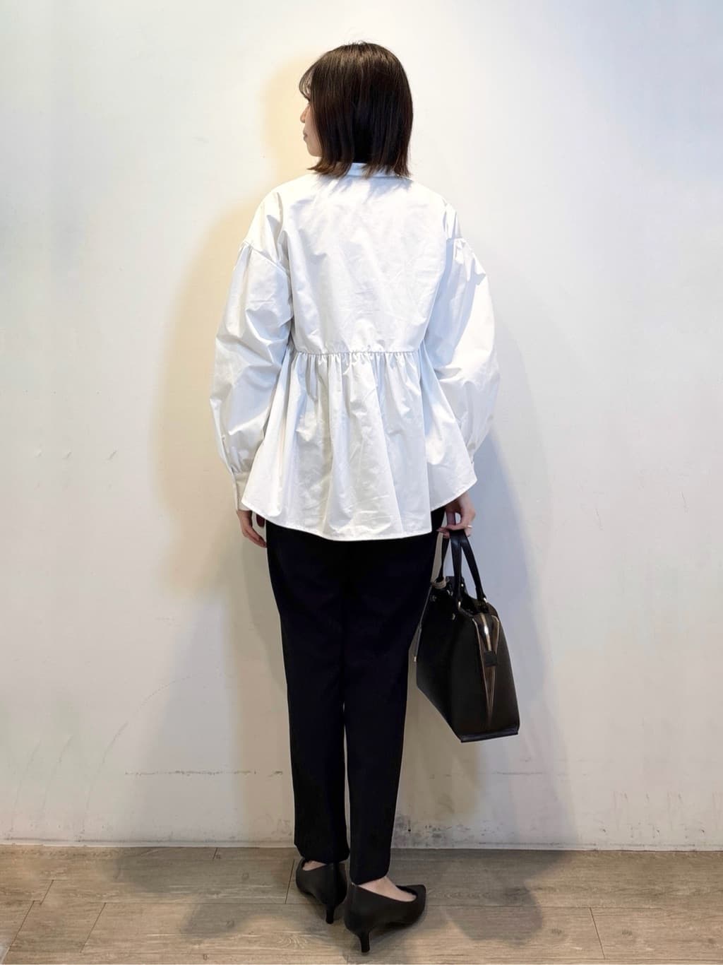 ぶまりんさんの「OPAQUE.CLIP｜◆バンドカラーペプラムシャツ【洗濯機洗い可】」を使ったコーディネート