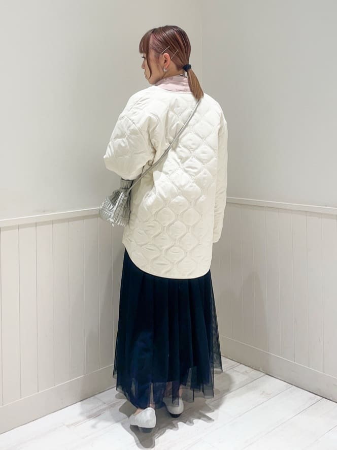 reina.tさんの「SHOO･LA･RUE｜◆プリーツ巾着ショルダーバッグ」を使ったコーディネート