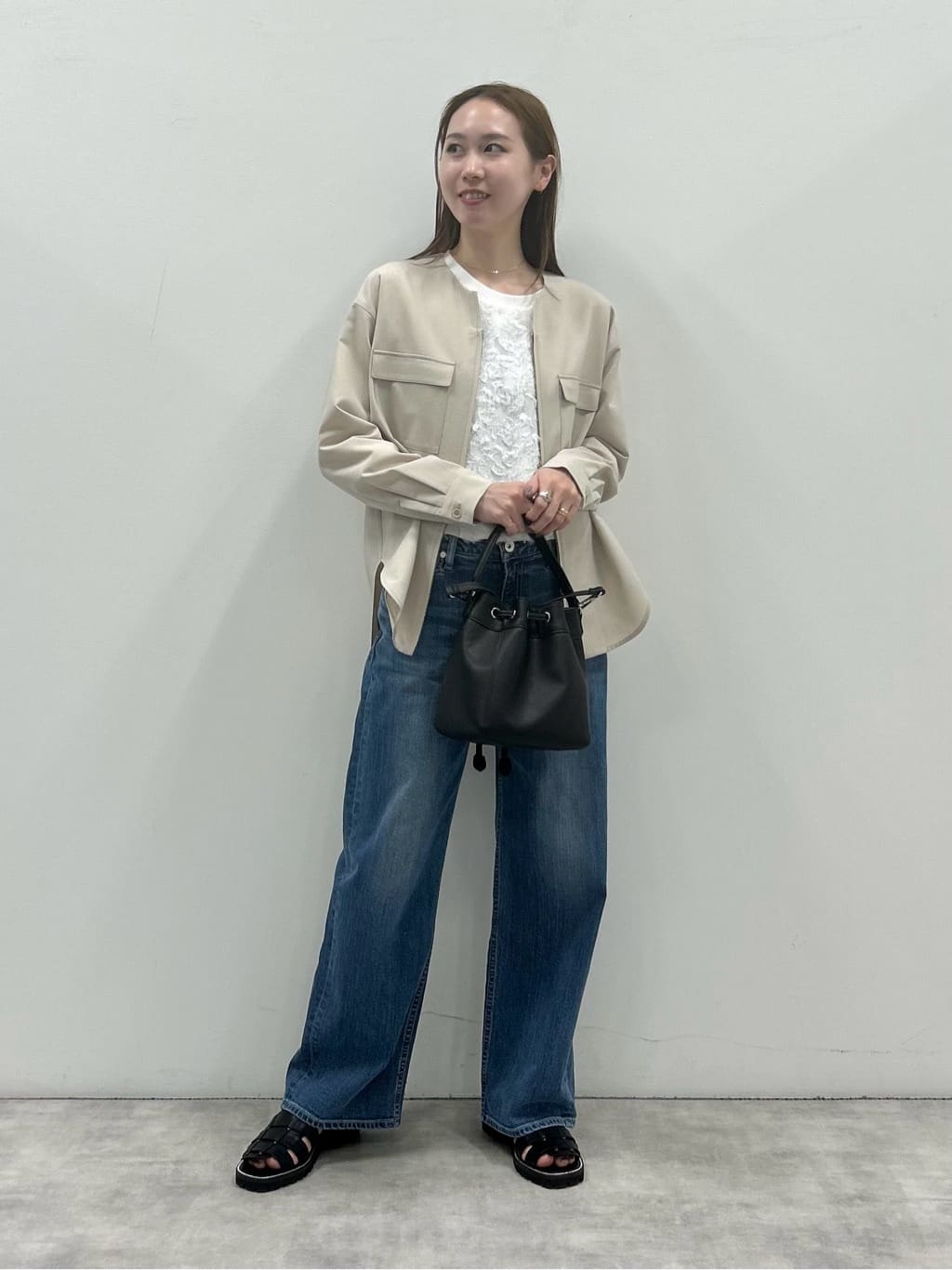 mitsukiさんの「INDIVI｜【褒められデニム】ワイドストレート デニムパンツ」を使ったコーディネート