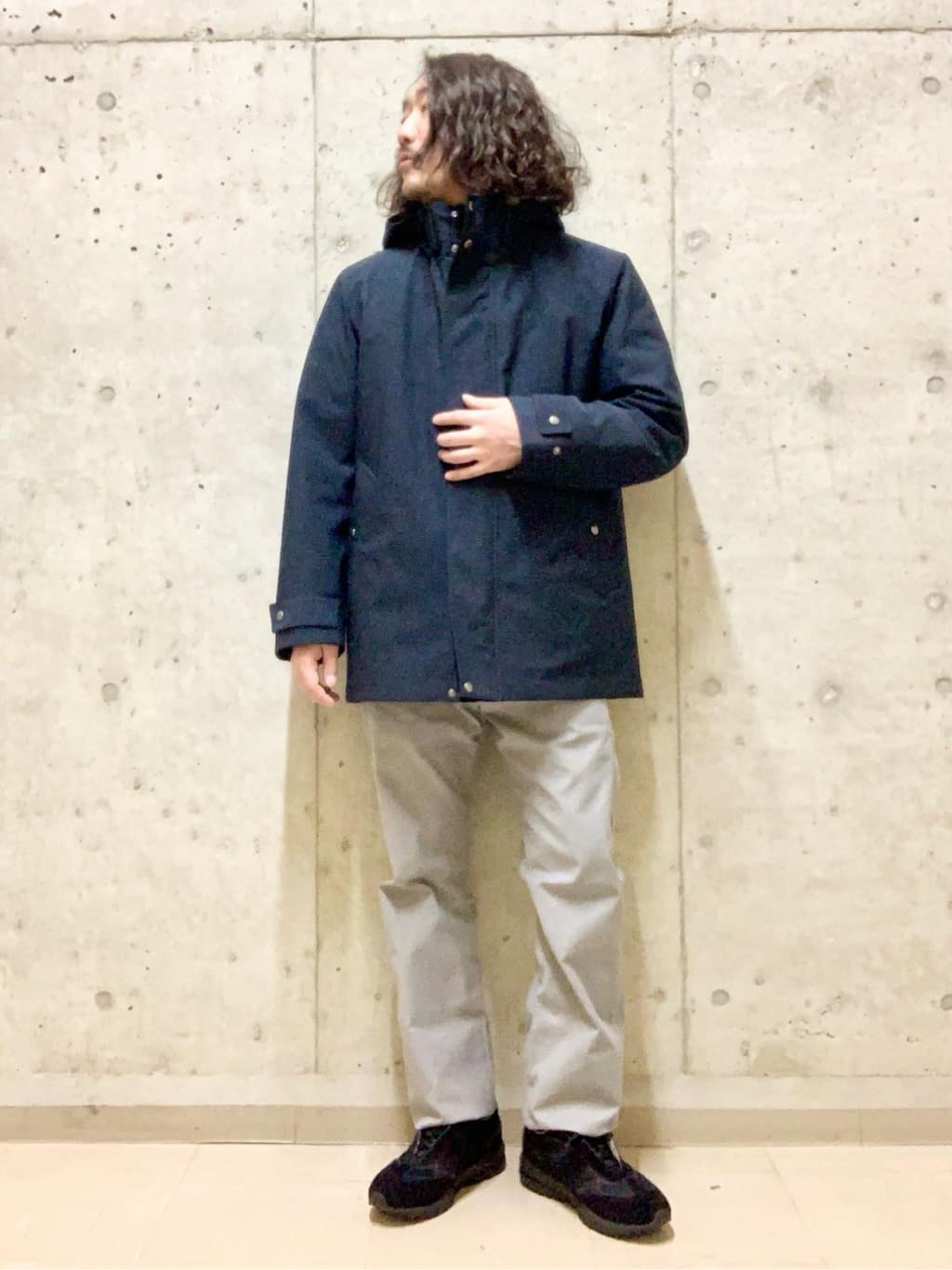 木村剛さんの「TAKEO KIKUCHI｜【Made in JAPAN】播州織 ストレッチ パンツ」を使ったコーディネート