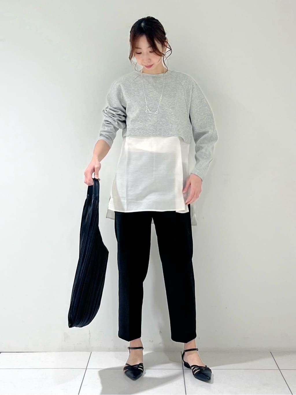 shioriさんの「INDIVI｜【接触冷感／セットアップ対応】イージーテーパードパンツ【通勤・セレモニー】」を使ったコーディネート