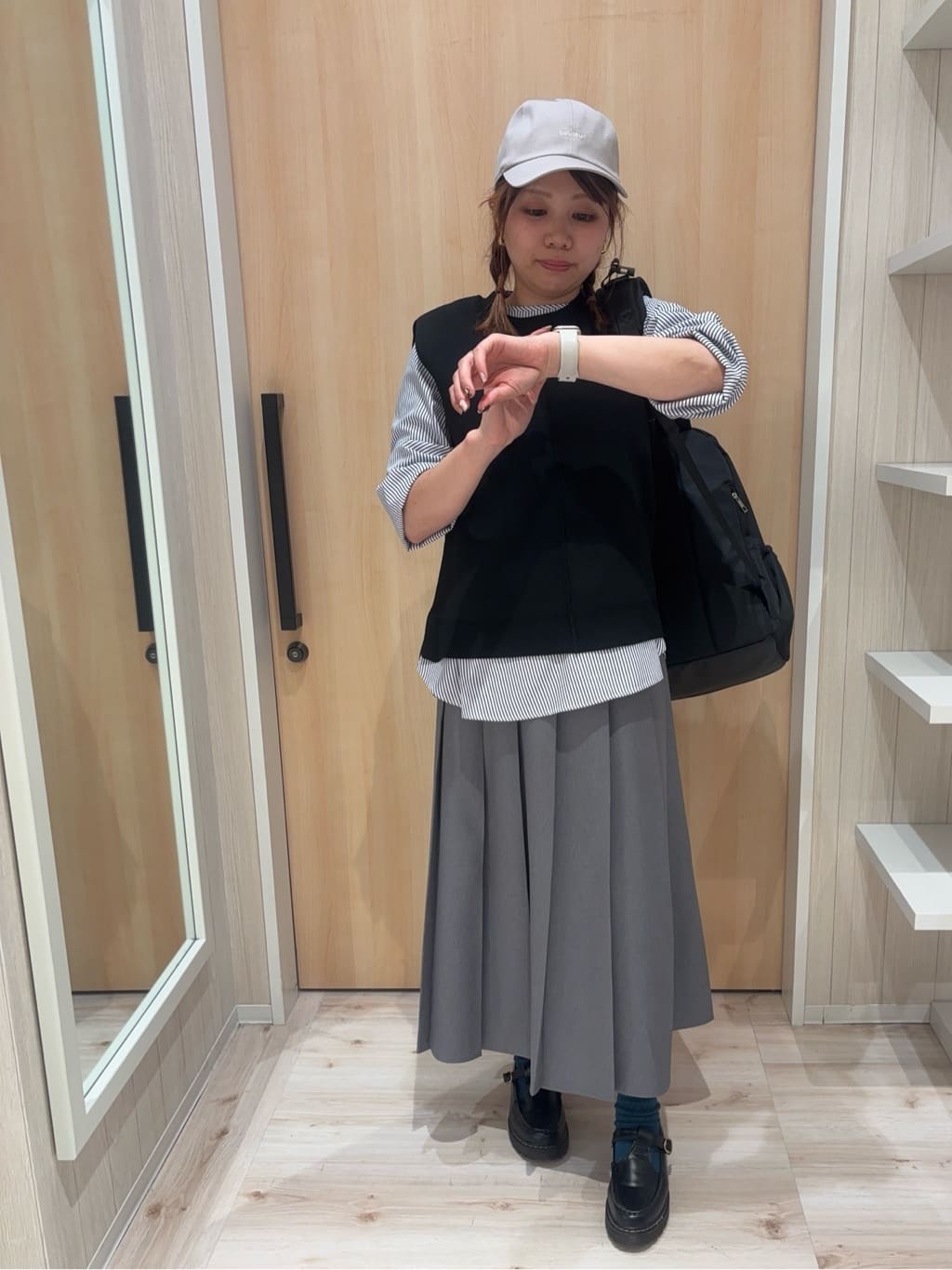 haruさんの「SHOO･LA･RUE｜◆【S-LL/2点セット】着回し自在 ニットベスト＋フレアブラウス」を使ったコーディネート