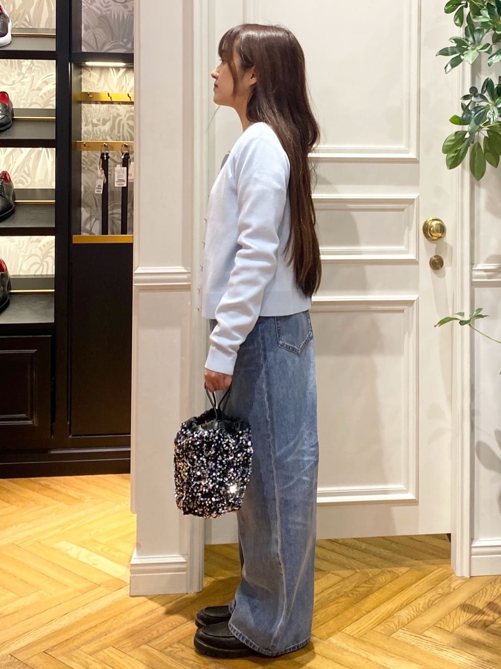 c.wさんの「DRESSTERIOR｜ヴィンテージ加工ワイドデニムパンツ」を使ったコーディネート