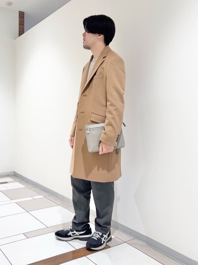 及川さんの「TAKEO KIKUCHI｜ウールカシミヤブレンド チェスターコート」を使ったコーディネート