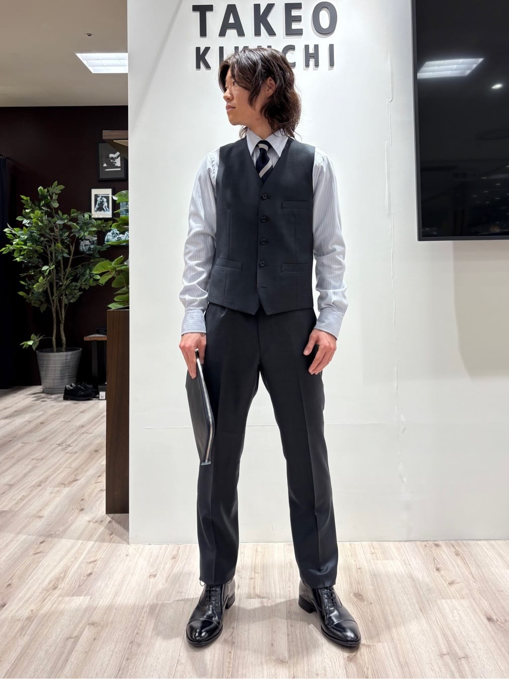 Kaiさんの「TAKEO KIKUCHI｜【Three by Three】シャイニーシャークピンヘッド ベスト / 3ピース対応」を使ったコーディネート
