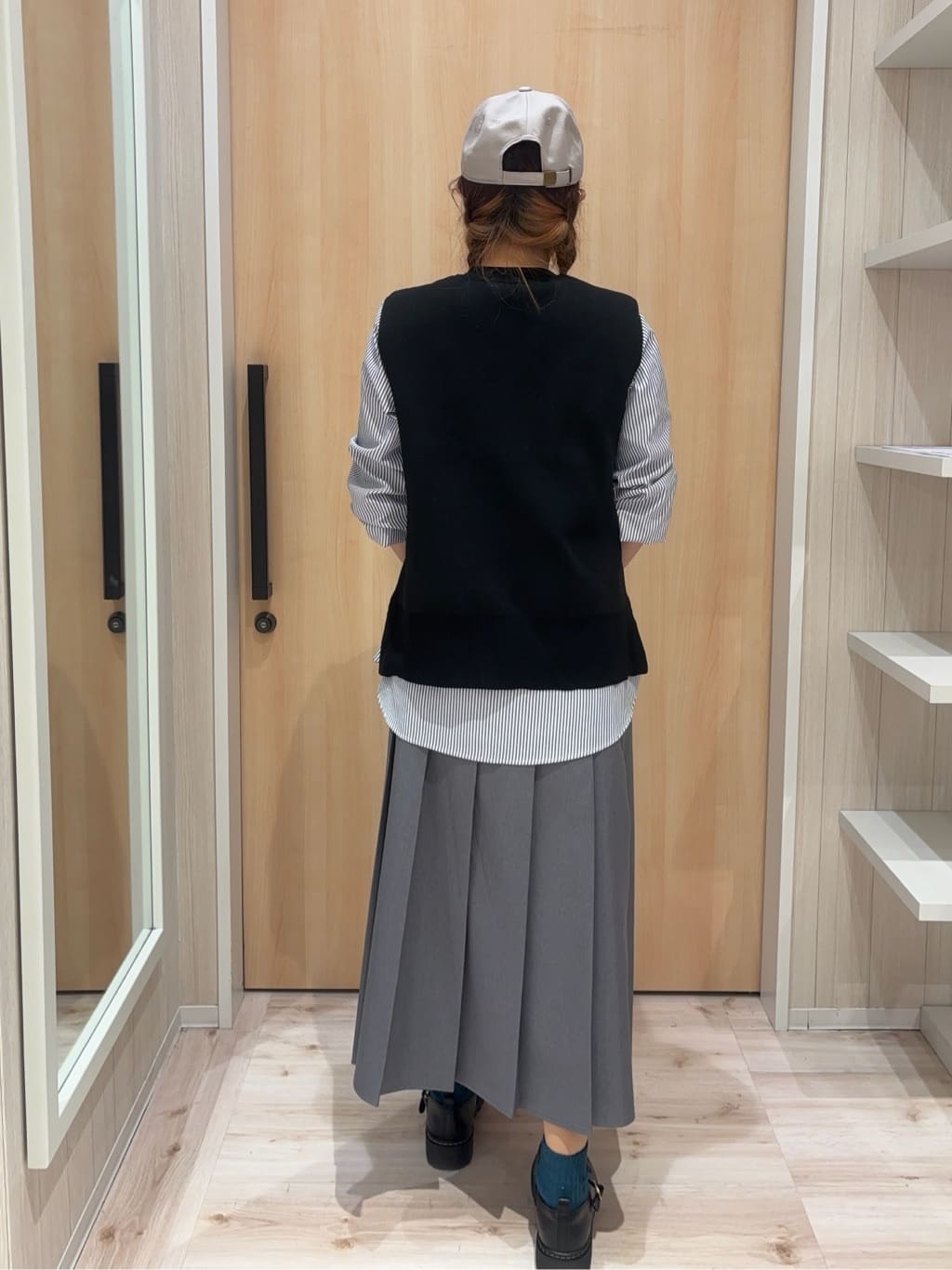 haruさんの「SHOO･LA･RUE｜◆【S-LL/2点セット】着回し自在 ニットベスト＋フレアブラウス」を使ったコーディネート