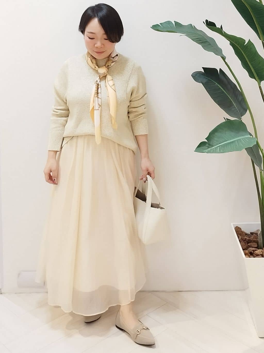 s u g iさんの「UNTITLED｜【手洗い／88cm正方形】バイカラーハーネススカーフ」を使ったコーディネート