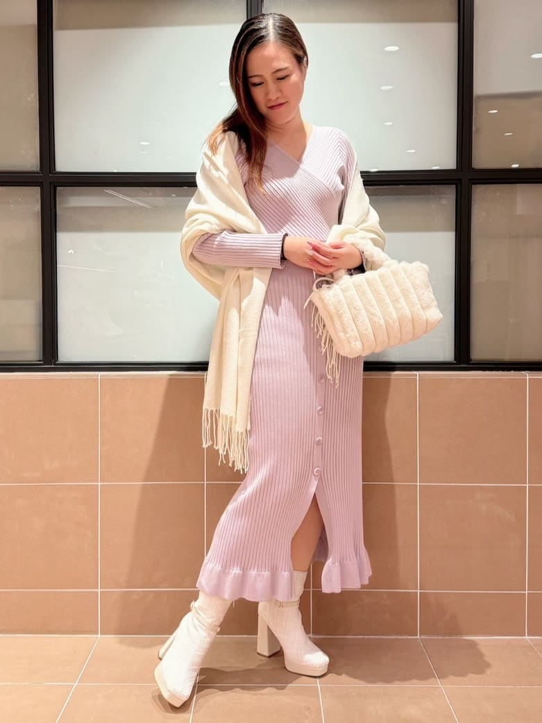 すみれさんの「ESPERANZA｜洗えるシンプルカラーストール 累計販売約5000枚【防寒／マフラー／無地／ギフト】」を使ったコーディネート