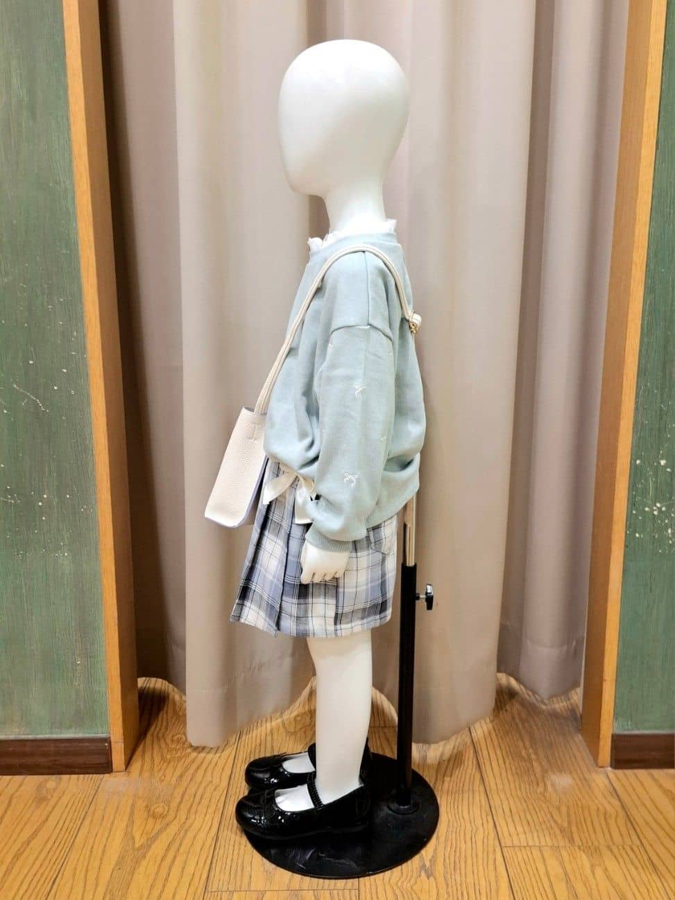 haruさんの「SHOO･LA･RUE｜◆【110-140cm】チャーム付きチェックプリーツスカパン」を使ったコーディネート