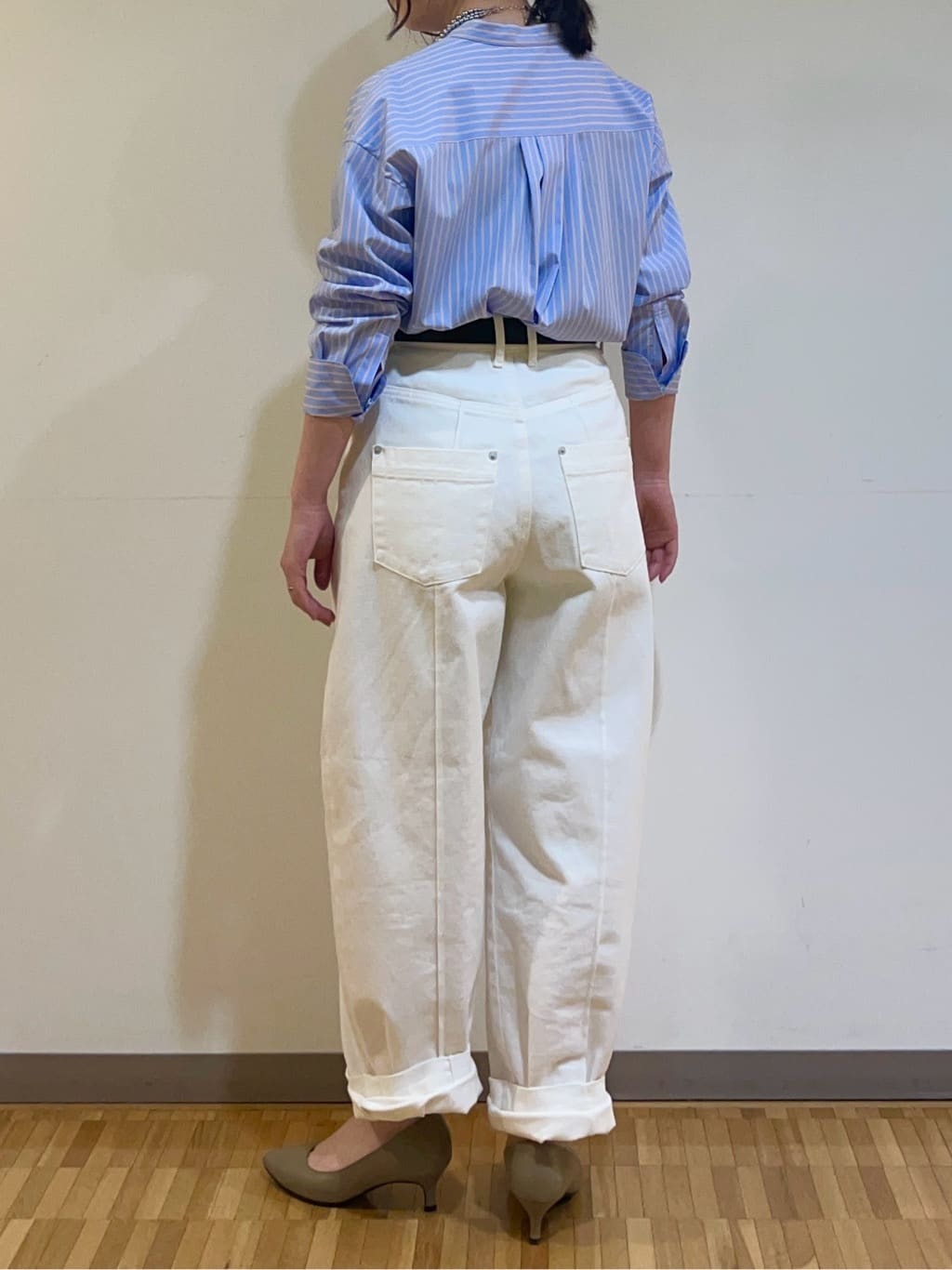 フナキさんの「UNTITLED｜◆【アンサンブル可能】配色Vネックカーディガン」を使ったコーディネート