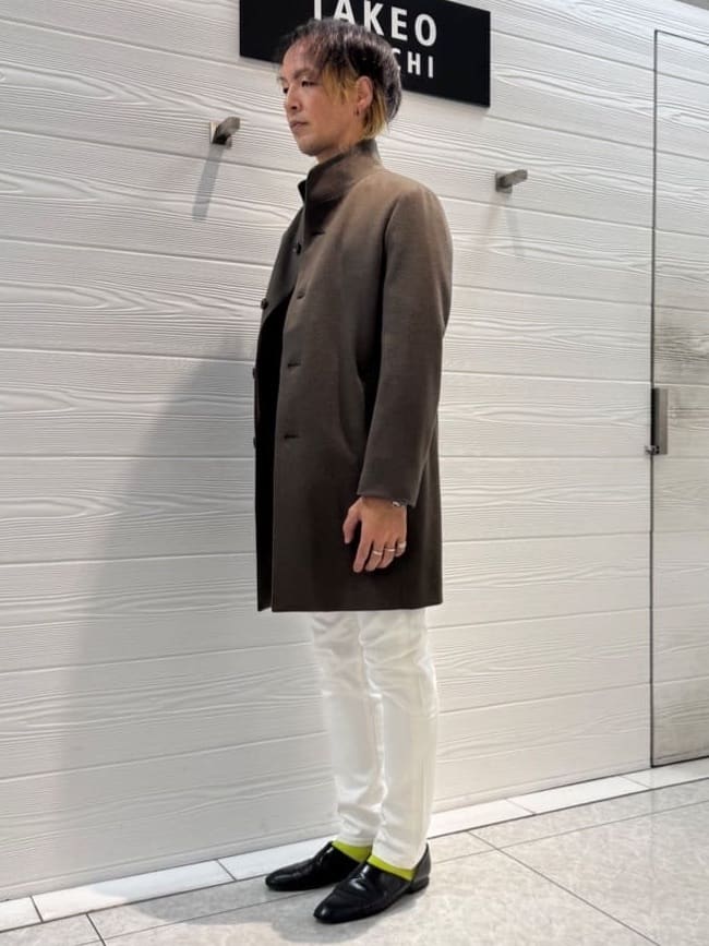 井出恭輔さんの「TAKEO KIKUCHI｜【ウールカシミヤブレンド】ビーバー調 スタンドカラー コート」を使ったコーディネート