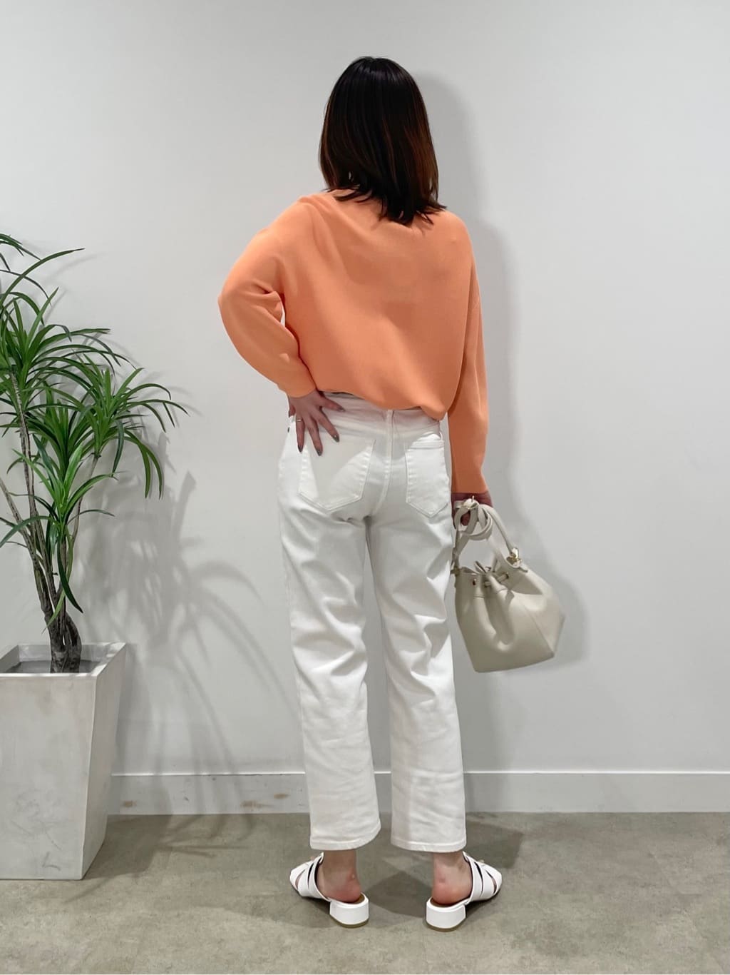 ねねさんの「INDIVI｜◆【洗える／無縫製／6色展開】袖フォルム ボートネックニット」を使ったコーディネート