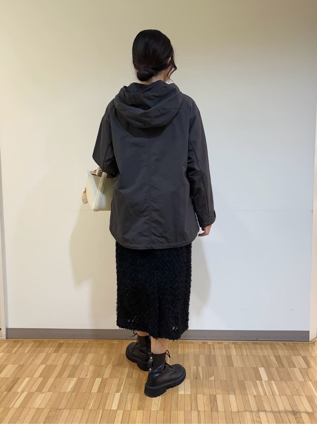 アイナさんの「UNTITLED｜【手洗い／58cm正方形】ベルトプリントスカーフ」を使ったコーディネート